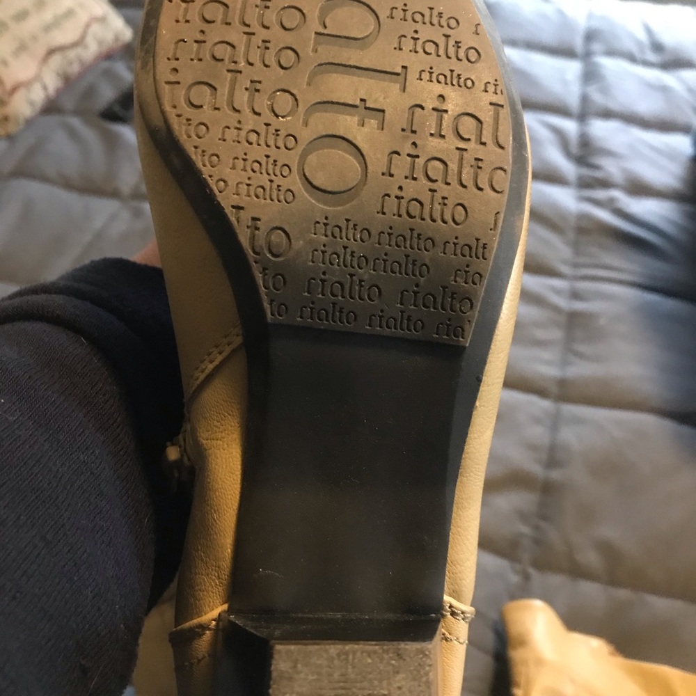 Boots - Picture 4 of 6